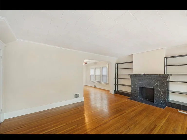 122 Stratford Rd #1 — Photo 2