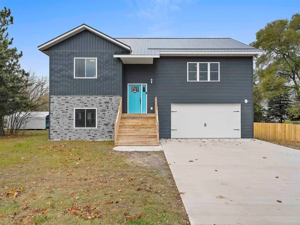 2305 20th St, Menominee, MI 49858