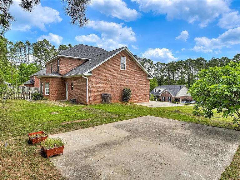5755 Carriage Hills Dr — Photo 45