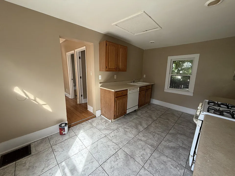 104 Warner St