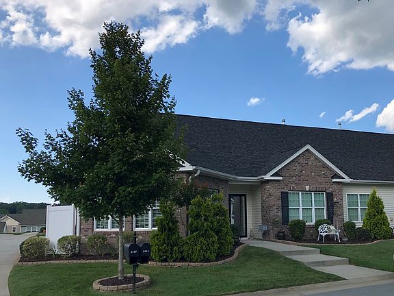 3rd image of 2410 Cross Vine Ln