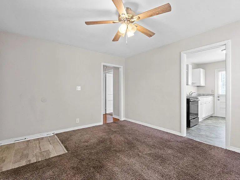 42 Maple St — Photo 5