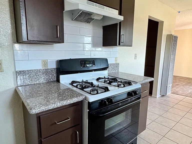 15 W Mountain View St #13 — Photo 3