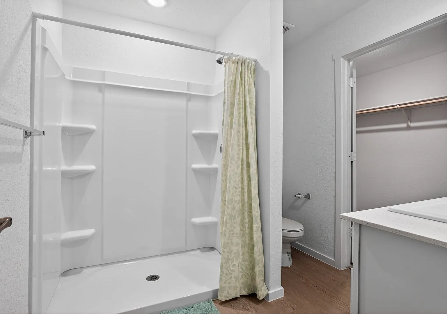 Private Master Suite for Rent 5 Minutes from Texas A&MSan Antonio! — Photo 3