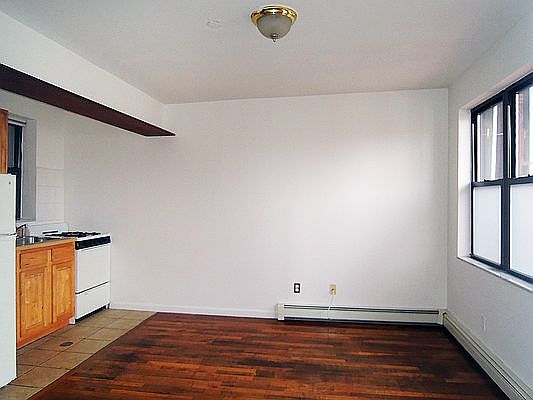 5th image of 122 Allen St APT 14