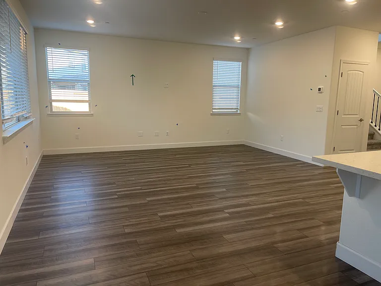 572 Knightsbridge Ct — Photo 10