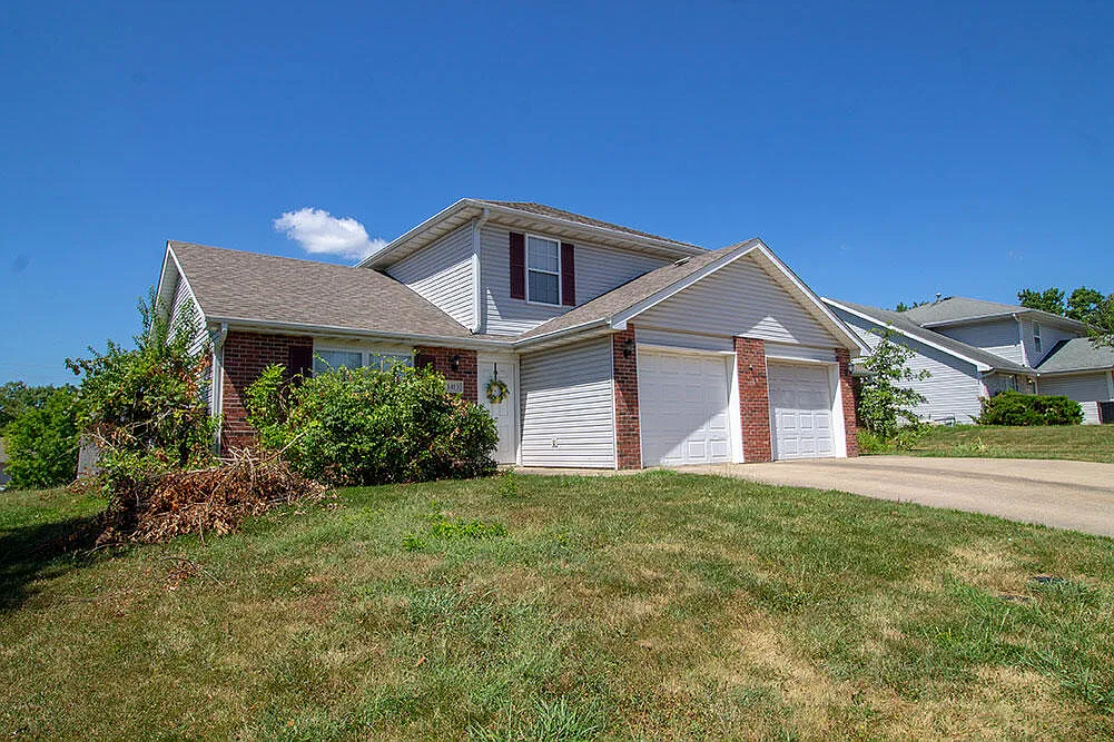 3 bed, 2.0 bath, 1218 sqft, $1,395 — Photo 1