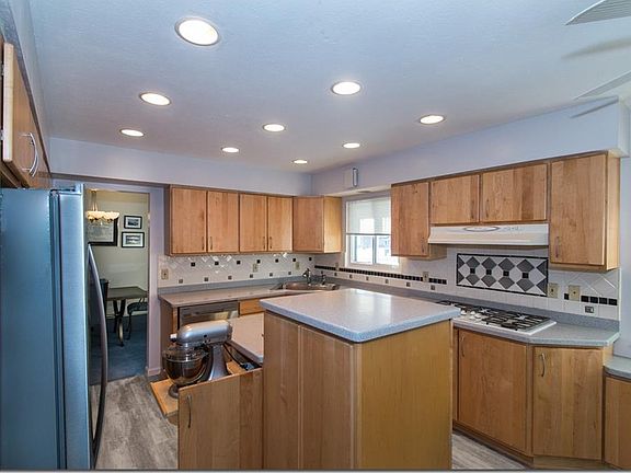 4th image of 33080 Cromwell Dr