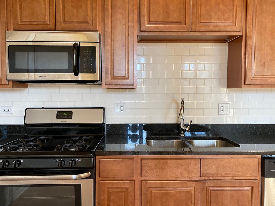 1st image of 3223 N Sheffield Ave #5R