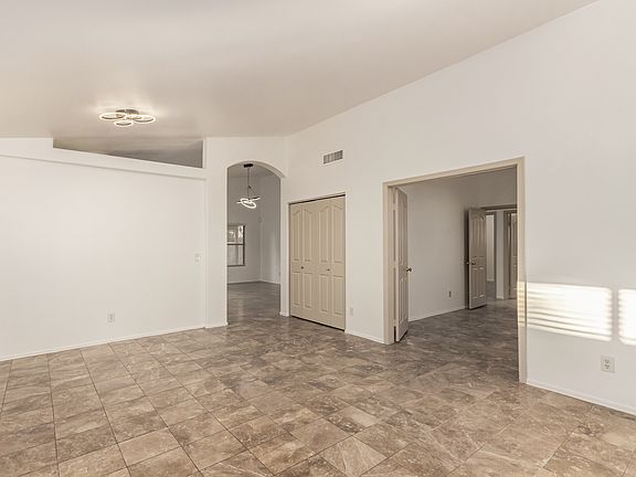 2nd image of 503 W Navarro Ave