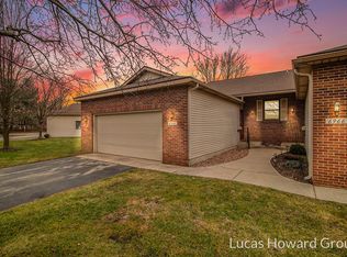 6964 E Springtree Ln SW, Grand Rapids, MI 49548