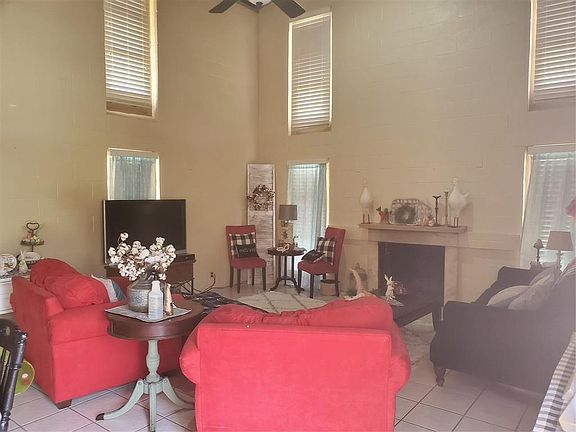 4th image of 817 Amarillo St