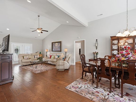 5th image of 4101 Ridgewood Dr.