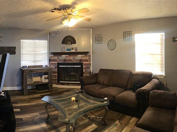 5th image of 411 W Valley Dr