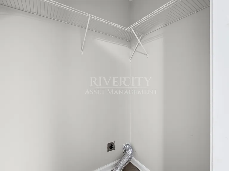 1381 Laudeen Dr — Photo 17