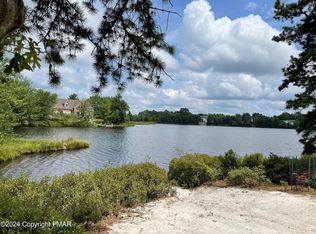 1215 Coyote Ct, Long Pond, PA