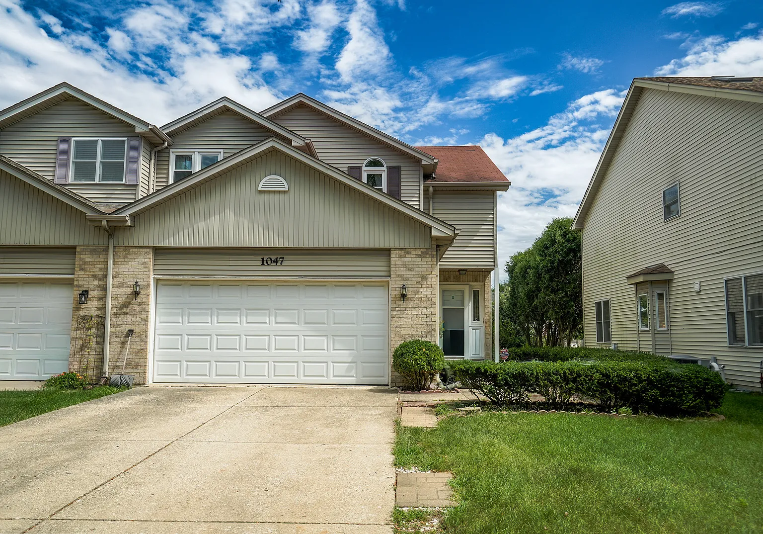 2 bed, 2.5 bath, 1600 sqft, $3,300 — Photo 1