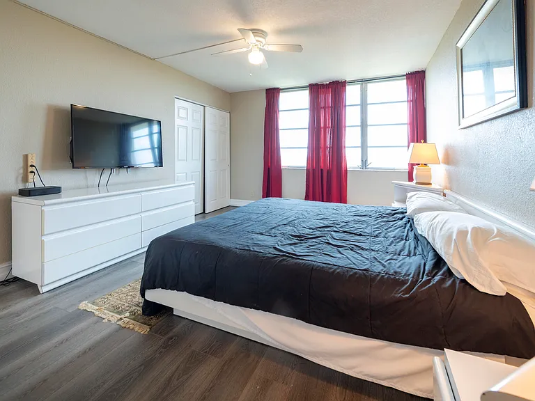 6911 Environ Blvd #8G — Photo 12
