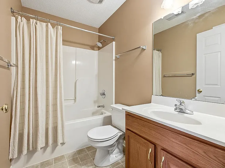 1094 Oakdale Ct — Photo 15
