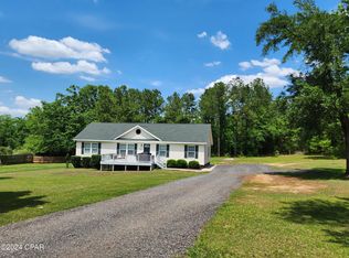 4270 Woodbriar Dr, Marianna, FL 32446