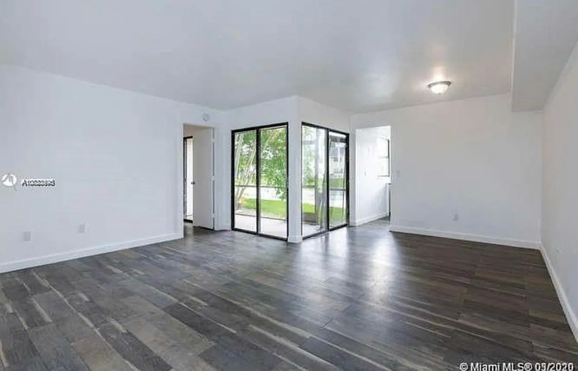 2 bed, 960 sqft, $1,900 — Photo 3