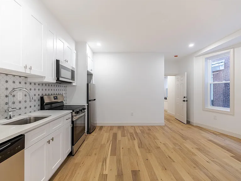 413 S 51st St #1 — Photo 4