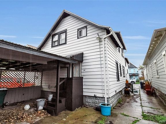 3rd image of 279 Riverside Ave