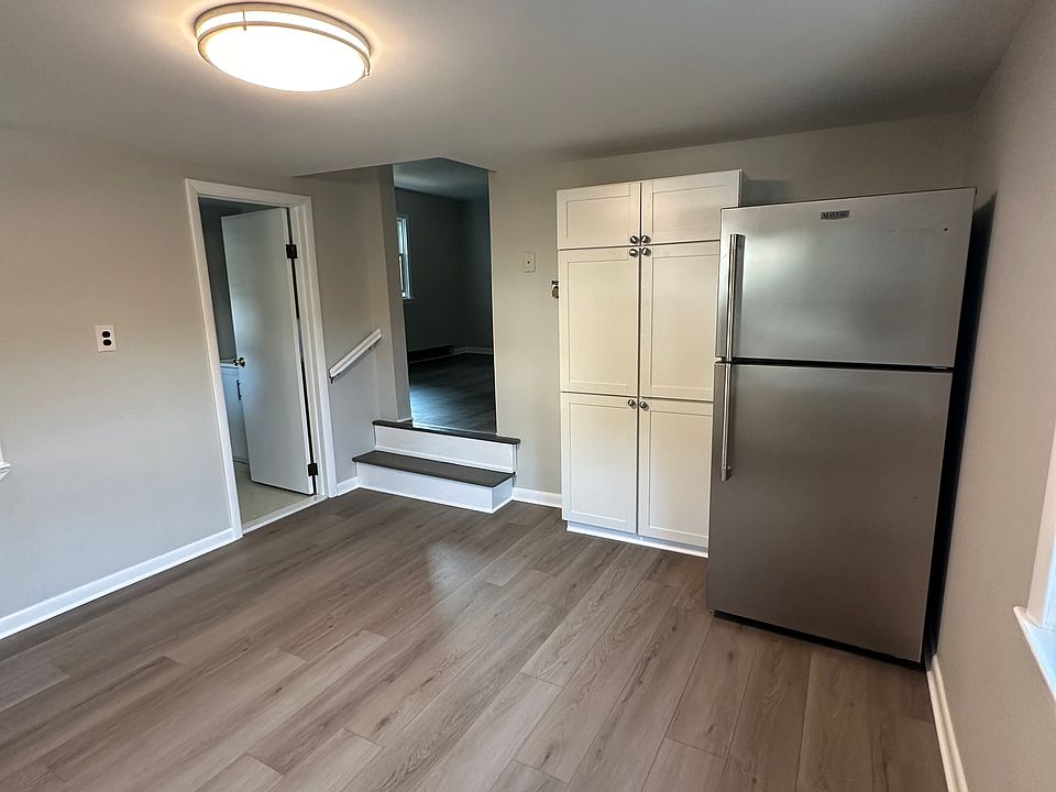 Eat-in-kitchen