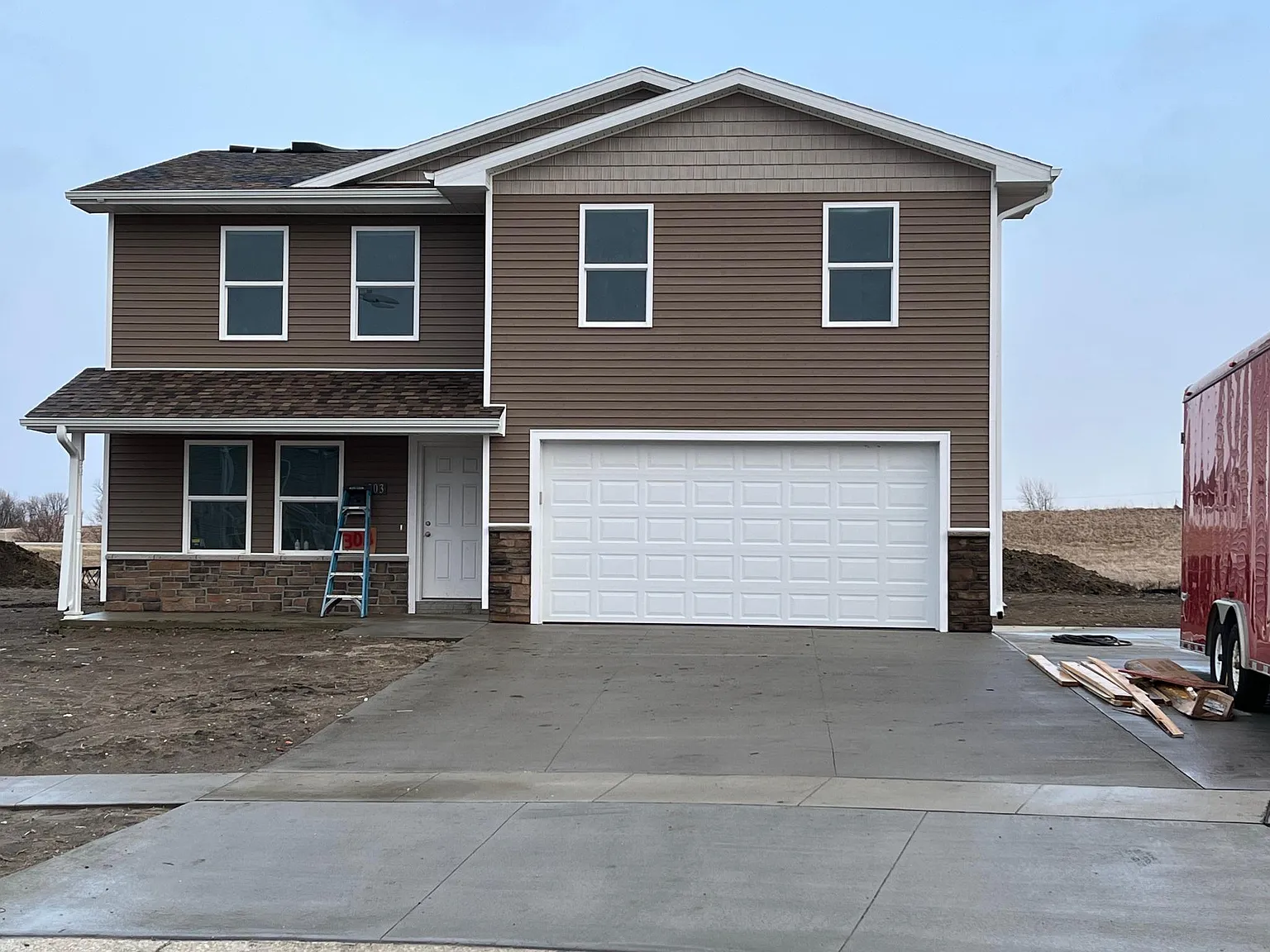 5 bed, 2.5 bath, 2009 sqft, $2,375 — Photo 1
