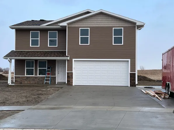 303 Post Oak Dr, Hudson, IA 50643