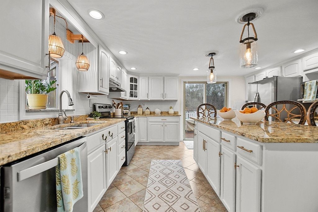 485 Old Bedford Rd, Westport, MA 02790 Zillow