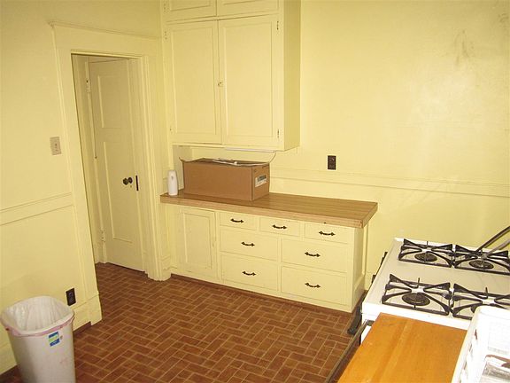 4th image of 518 W Chestnut St