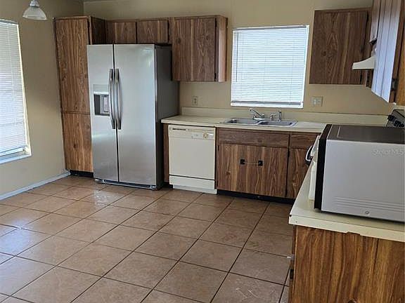 5th image of 710 Stillview Cir