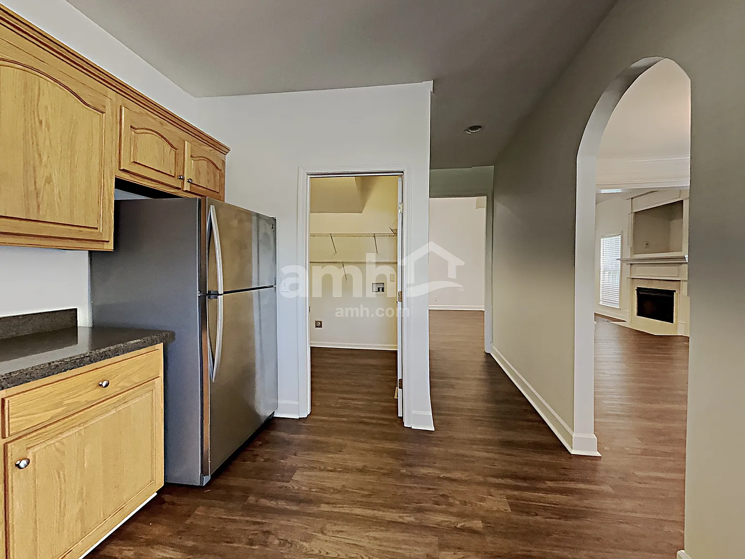 4 bed, 2.5 bath, 2600 sqft, $2,880 — Photo 4