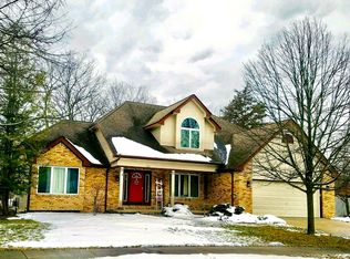 63 Chestnut Ct, Chelsea, MI 48118