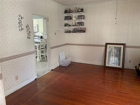 4th image of 69 East Ave