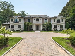 6 Steven Ln, Great Neck, NY 11024