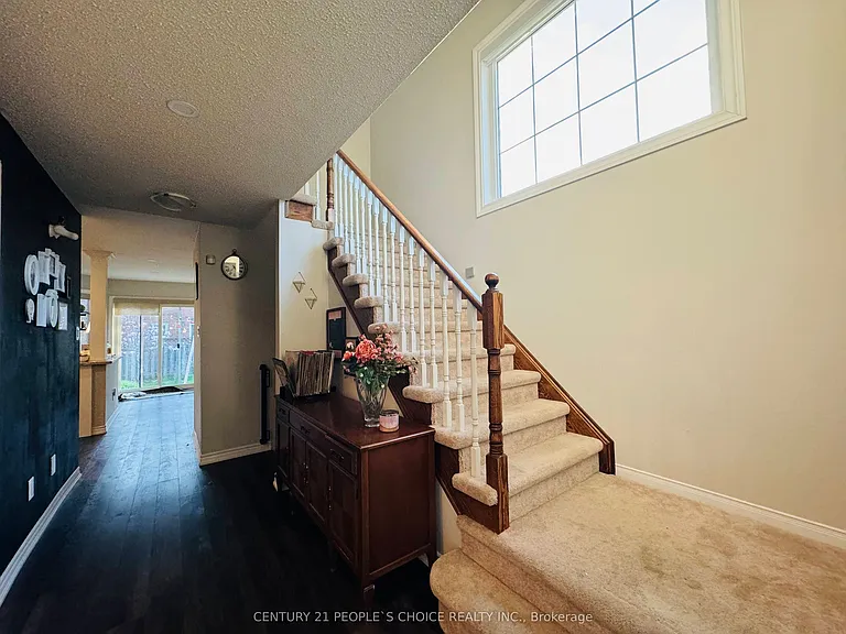 6026 Clover Ridge Cres — Photo 10