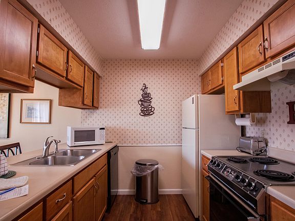 5th image of 187 Clubhouse Dr APT 7
