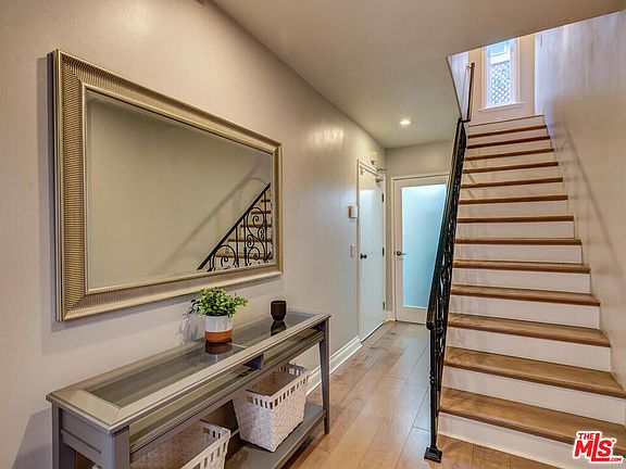 3rd image of 4312 Tujunga Ave APT 2