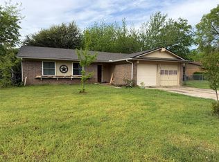 306 Bluebird Cir, Denton, TX 76209