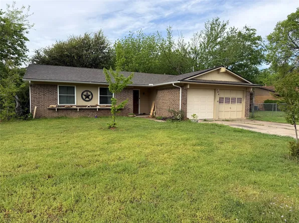 306 Bluebird Cir, Denton, TX 76209