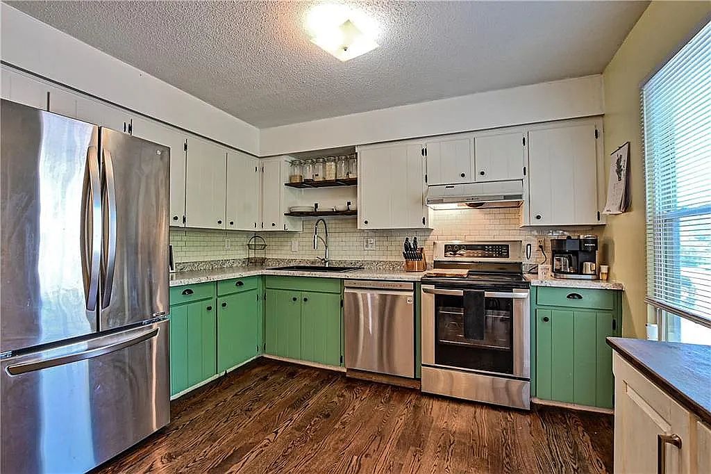 8655 W 109th St - Property Image