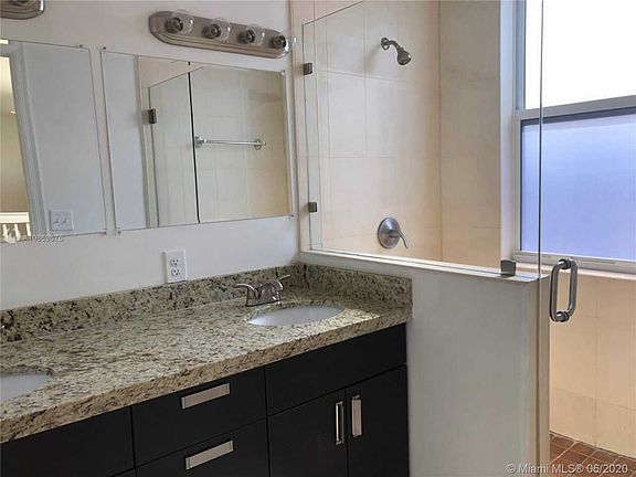 3rd image of 316 SW 16th St #1