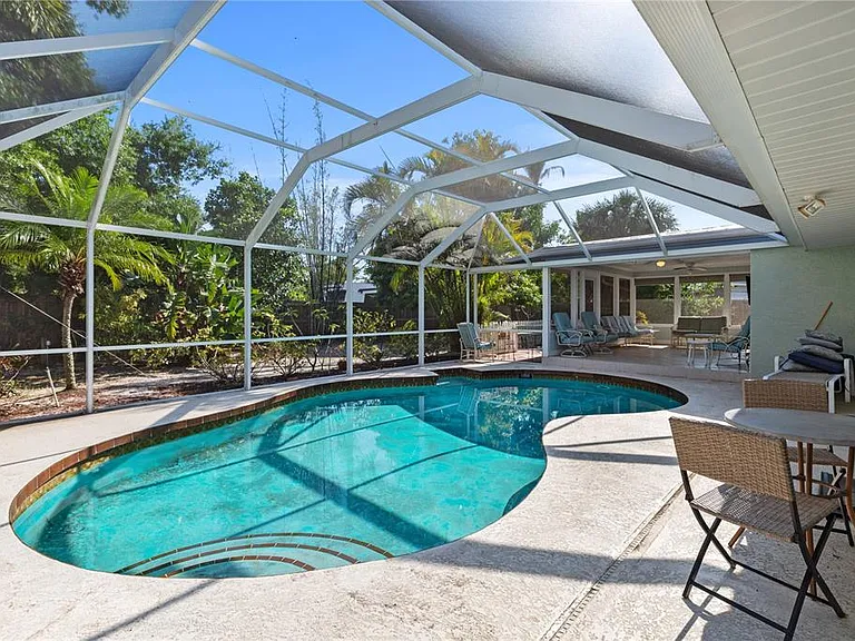 7860 Holiday Dr — Photo 20