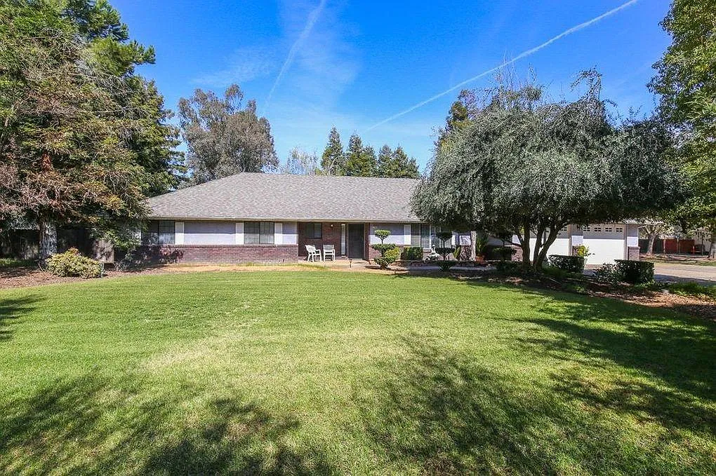 4 bed, 2.5 bath, 2028 sqft, $3,795 — Photo 1