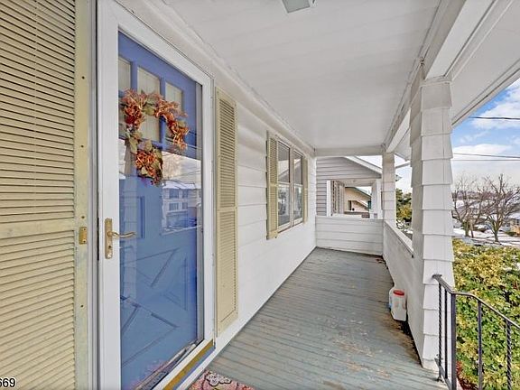 4th image of 256 Hamilton Ave