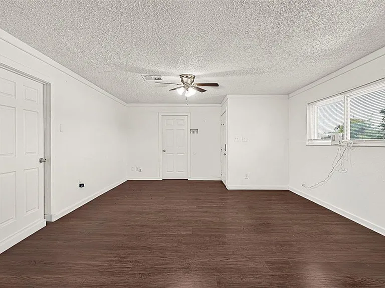 2126 Hillshire Dr — Photo 11