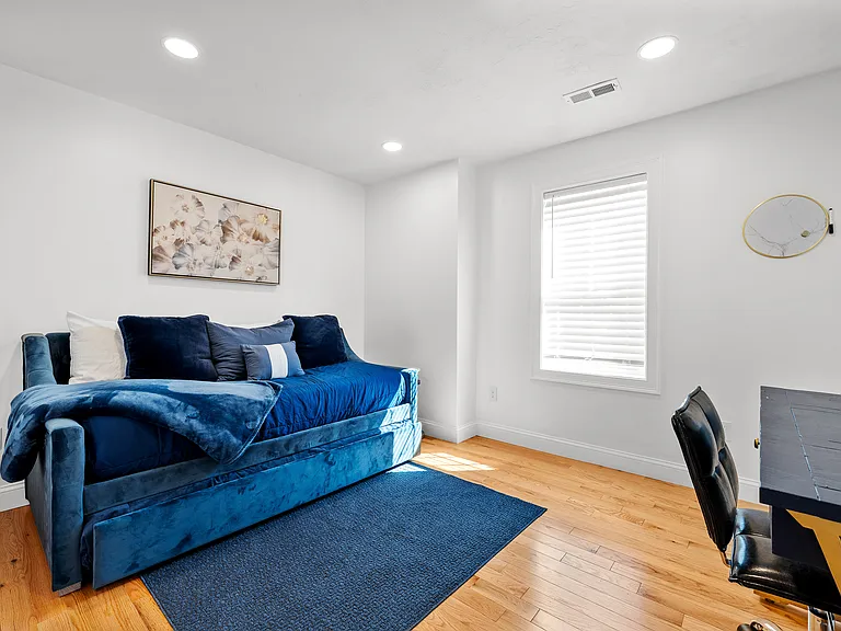 Chilmark St — Photo 14