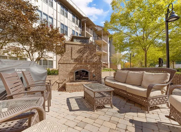 445 W Blount Ave #105 — Photo 9